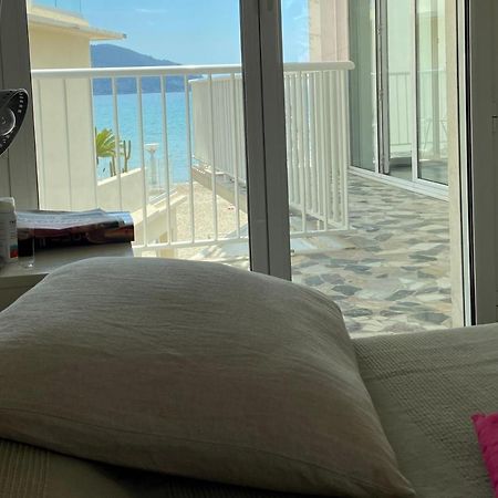 Les Pieds Dans L'O - Appartement 50M2 Front De Mer Saint-Cyr-sur-Mer Zewnętrze zdjęcie